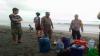 Perahu Hancur Dihantam Ombak Besar, 2 Nelayan Hilang di Pantai Ciujung Cianjur