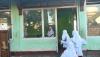 Ruangan Ambruk, Hari Pertama Sekolah Siswa SD di Lombok Timur Pindah ke Perpustakaan