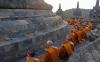 Ratusan Biksu Meditasi Mengelilingi Candi Borobudur