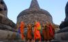 Ratusan Biksu Meditasi Mengelilingi Candi Borobudur - Bagian 3