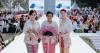 Wamenparekraf Tampil Anggun di Catwalk Istana Berkebaya 