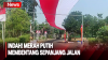 Sambut HUT Kemerdekaan, Warga di Pekalongan Bentangkan Merah Putih Sepanjang 300 Meter 