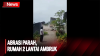 Detik-Detik Rumah 2 Lantai Ambruk Masuk Sungai Terekam Video Amatir di Langkat