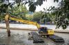 Pengerukan Tanah dan Lumpur Sungai Ciliwung Kecil - Bagian 2