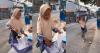 Viral Kisah Anak SD Jualan Kue Gemblong Keliling, Alasannya Bikin Haru!
