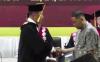 Haru, Orang Tua di Malang Wakili Wisuda Anaknya yang Meninggal Dunia
