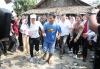 Momen Haru Pencari Ikan Peluk HT usai Dapat Uang Kaget dan Bedah Rumah - Bagian 4