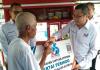 HT Bagikan Gerobak Perindo ke Pedagang Mi Ayam di Pekanbaru