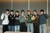 Respons Personel Boyband Korsel RIIZE Cicipi Kue Lapis hingga Es Cendol