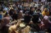 Pesta Makan Gratis Syukuran HUT ke-45 Kota Palu, Ribuan Hidangan Disajikan - Bagian 1