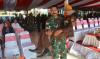 Aksi Sigap Prajurit Gendong Veteran Menuju Lokasi Upacara HUT TNI di Kodam Diponegoro