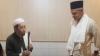 Ganjar Diberi Tongkat hingga Didoakan Jadi Presiden saat Kunjungi Ponpes Gedongan