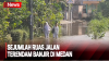 Sejumlah Ruas Jalan Terendam Banjir saat Diguyur Hujan di Medan