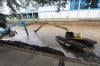 Pengerukan Lumpur Kali Ciliwung Antisipasi Banjir saat Musim Hujan - Bagian 1