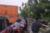 Demo Ribuan Buruh Memblokir Jalan, Kawasan Cikarang Macet Total - Bagian 4