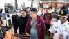 Kunjungi Bandara Komodo Labuan Bajo, Menparekraf Sandiaga Uno Beli Produk Tenun Lokal