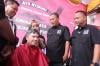 TPD Ganjar-Mahfud DKI Jakarta Bikin Warga Kwitang Tampil Rapi dengan Cukuran Gratis