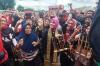 Safari Politik di Kota Gajah, Siti Atikoh Main Angklung bersama Seribu Warga