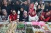 Niat Makan Malam di Angkringan Palembang, Siti Atikoh Mendadak Diserbu Warga Berebut Berfoto