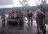 Aksi Heroik Anggota TNI Gendong Siswa Terobos Banjir ke Sekolah di Kerinci