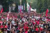 Ribuan Massa Pendukung Ganjar-Mahfud Berdatangan ke Simpang Lima Semarang - Bagian 2