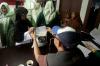 Warga Antre untuk Dapat Beras 10 Kg Gratis - Bagian 4