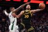 Stephen Curry Menggila, Golden State Warriors Tumbangkan Milwaukee Bucks