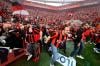 Bayer Leverkusen Juara Bundesliga, Fans Tumpah Ruah ke Lapangan - Bagian 4
