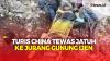 Keserimpet saat Berfoto, Turis Asal China Tewas Jatuh ke Jurang Gunung Ijen