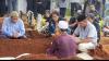 Tangis Keluarga Pecah saat Jenazah Dorman Borisman Dimasukkan Liang Kubur Bersama Kaki Amputasinya