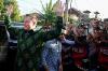 Senyum Elon Musk Tiba di Puskesmas Denpasar untuk Luncurkan Starlink - Bagian 2