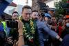 Senyum Elon Musk Tiba di Puskesmas Denpasar untuk Luncurkan Starlink - Bagian 3