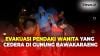 Pendaki Perempuan Dievakuasi Tim SAR dari Pos 9 Gunung Bawakaraeng Gowa
