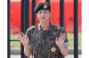Potret Jin BTS Pakai Baju Tentara Keluar dari Wajib Militer Korea Selatan - Bagian 4