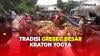 Ratusan Warga Antusias Ikuti Grebeg Besar, Tradisi Berebut Gunungan Berisi Hasil Bumi dari Keraton Yogya