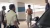 Momen Sekuriti Setop Paksa Mobil Pasangan Kekasih Mesum di Parkiran