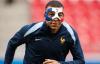 Penampakan Kylian Mbappe Pakai Topeng Ala Ninja usai Patah Hidung