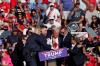 Momen Donald Trump Ditembak, Telinga Berlumuran Darah - Bagian 1