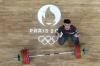 Lifter Indonesia Rizky Juniansyah Bersujud usai Rebut Medali Emas Olimpiade 2024 - Bagian 2