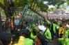 Demo Tolak RUU Pilkada Rusuh di Semarang, Mahasiswa Bentrok dengan Polisi - Bagian 2