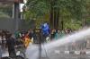 Brimob Turun, Polisi Pukul Mundur Mahasiswa dengan Water Canon di DPR - Bagian 3