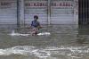 Jutaan Warga Bangladesh Terdampak Banjir Besar Berbondong-bondong Mengungsi - Bagian 4