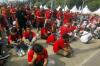 Ribuan Suporter Timnas Indonesia Berdatangan Siap Merahkan Stadion GBK - Bagian 4