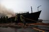 Damkar Berjibaku Padamkan 2 Kapal yang Terbakar di Pelabuhan Muara Baru - Bagian 3