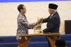 Ekspresi Nadiem Makarim Serahkan Jabatan kepada 3 Menteri Baru - Bagian 4