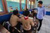 Momen Wapres Gibran  Pantau Uji Coba Makan Bergizi Gratis di SMPN 270 - Bagian 2
