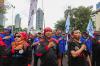 Ratusan Buruh Geruduk Kantor Kemnaker - Bagian 5