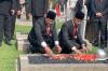 Wapres Gibran Pimpin Upacara Hari Pahlawan, Tabur Bunga di Makam Pejuang - Bagian 3