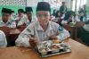 Antusias Santap Makan Bergizi Gratis, Siswa Depok: Terima Kasih Pak Prabowo - Bagian 2