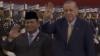 Peluk Hangat Prabowo Lepas Kepulangan Erdogan di Bandara Halim